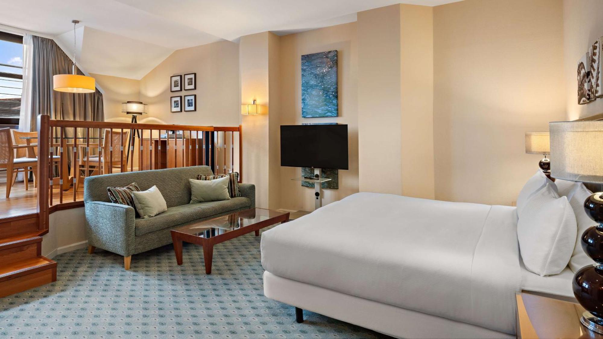 Hilton Hotel 4*